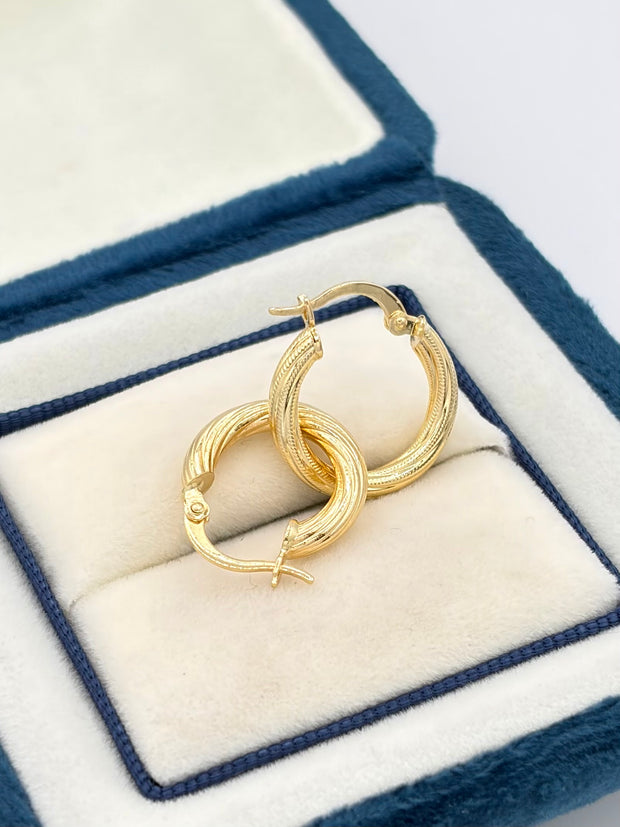 Candonga semi entorchada rayada Oro amarillo 18k 1,72 Gr / 1,7 Cm