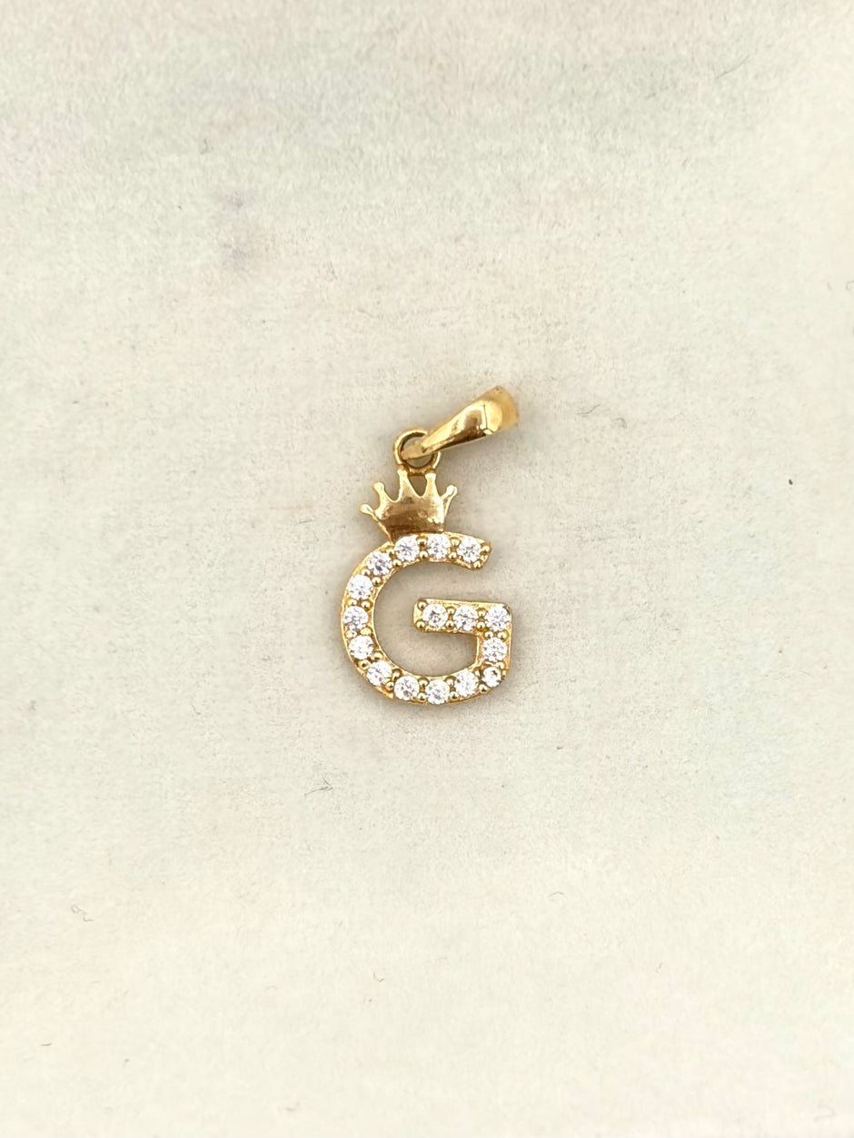 Dije Inicial G circones blancos corona  Oro amarillo 18k 0,97 Gr / 1 Cm