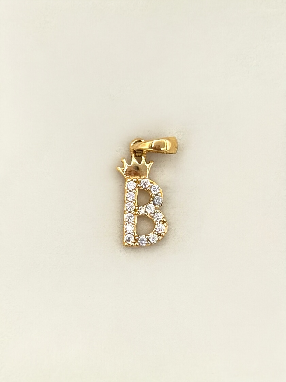 Dije Inicial B circones blancos corona Oro amarillo 18k 0,85 Gr / 0,6 mm
