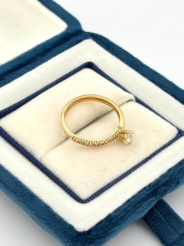 Anillo solitario circones medio lado  Oro amarillo 18k / Talla 6/2 / 2,35 Gr