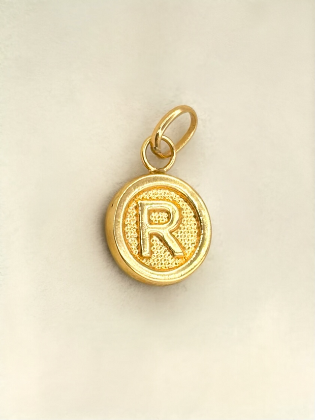 Dije Inicial R  Oro amarillo 18k 0,56 Gr / 1 Cm