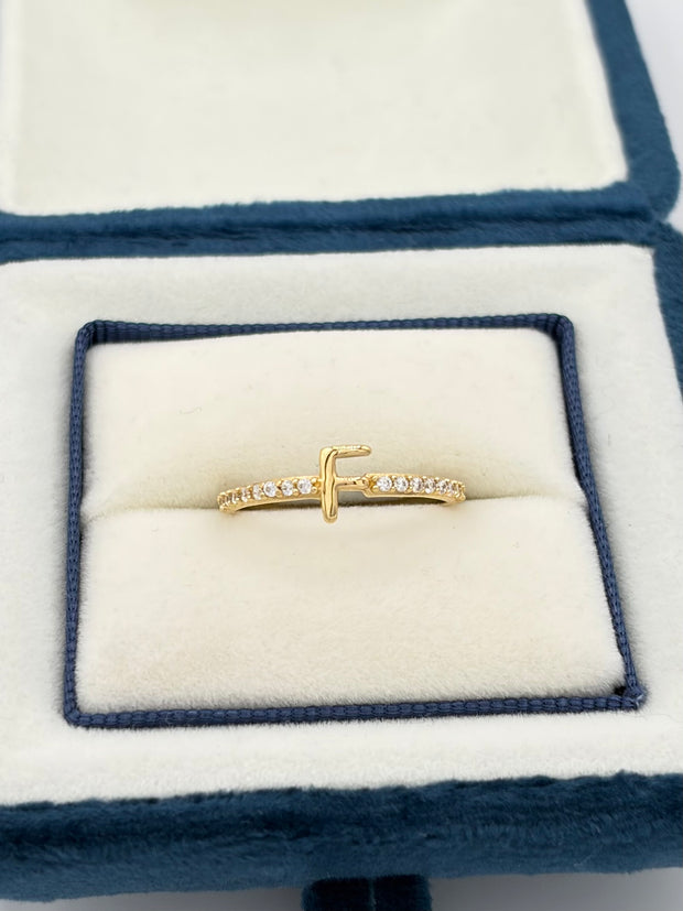 Anillo Inicial F con circones blancos  Oro amarillo 18k / Talla 7 / 1,38 Gr