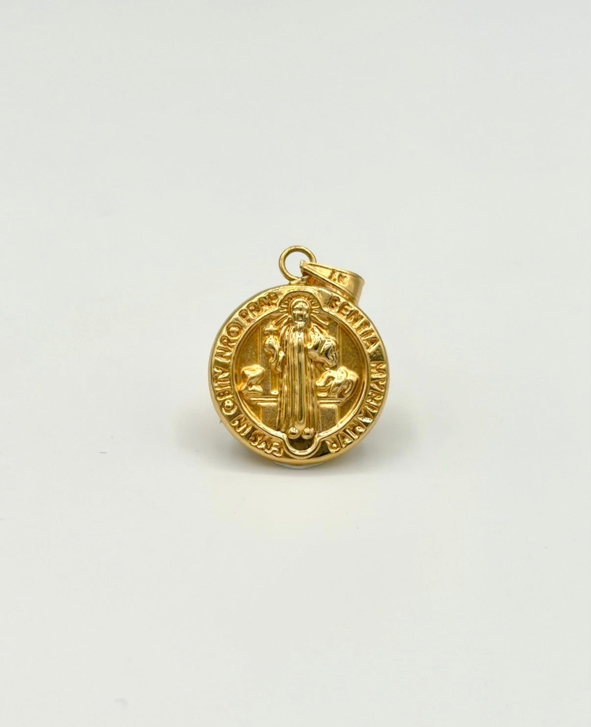 Dije San benito  Oro amarillo 18k 0,45 Gr / 1 Cm